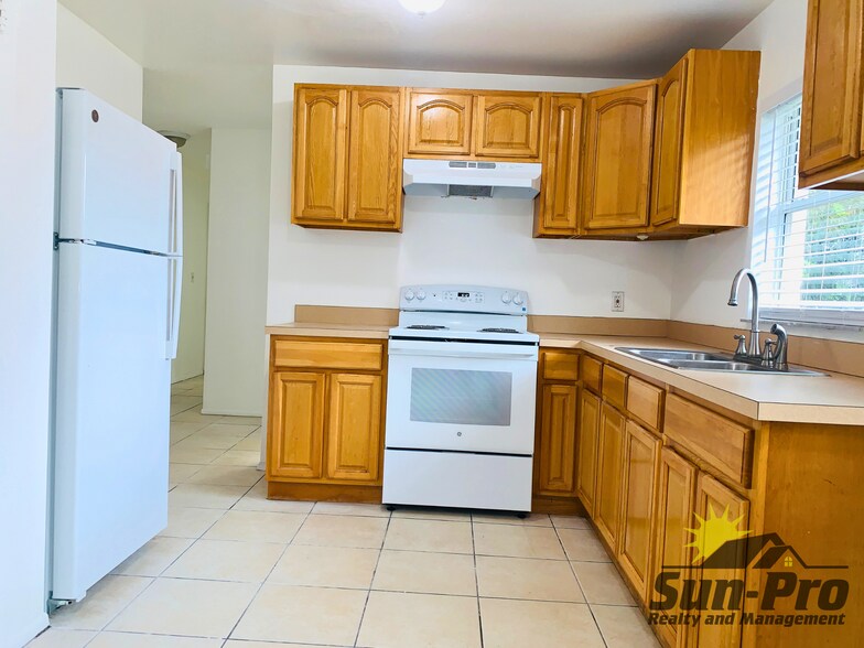 Building Photo - 1965 Nelson Ave