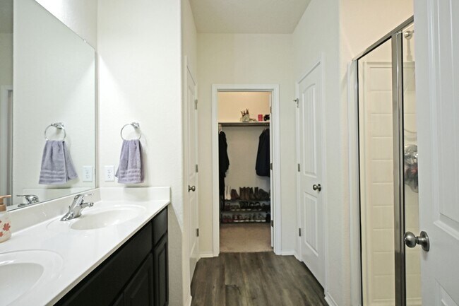 Building Photo - 138 Buttercup Bnd