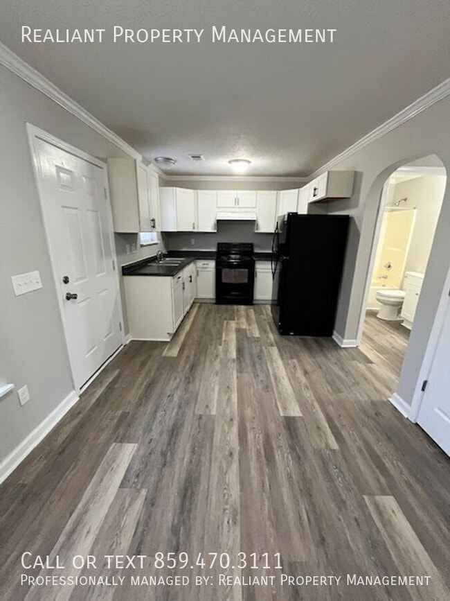 Building Photo - 820 Charles Ave