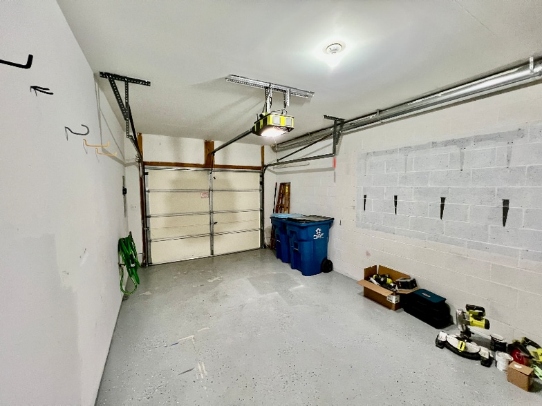 Building Photo - 24 Pennridge Ave