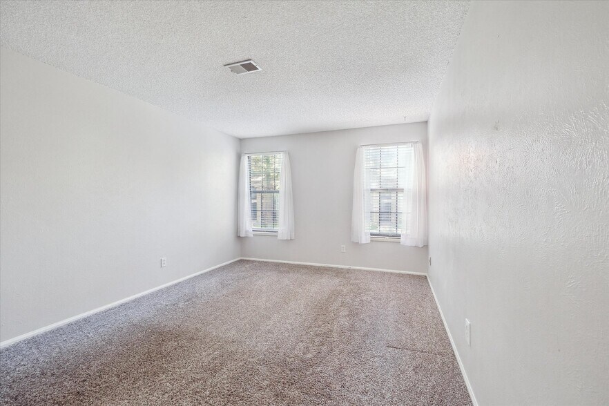 Building Photo - 10950 W Florida Ave