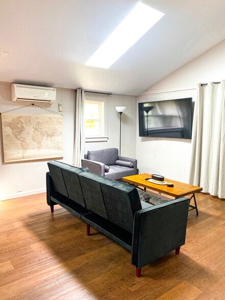 Building Photo - 254 W Main St