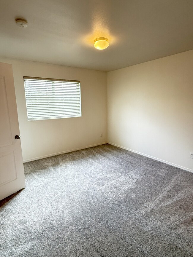 Building Photo - 626 Britton Ln