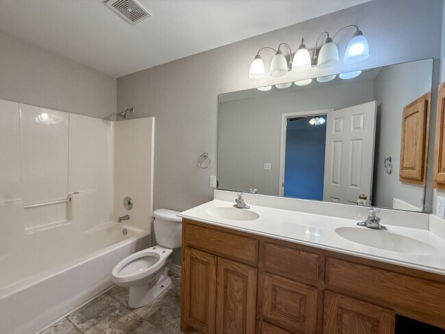 Building Photo - 3020 Pine Valley Dr