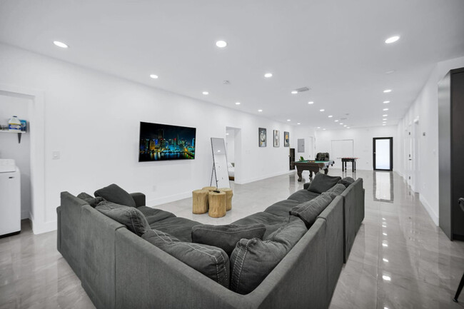 Building Photo - 112 NW 53rd St