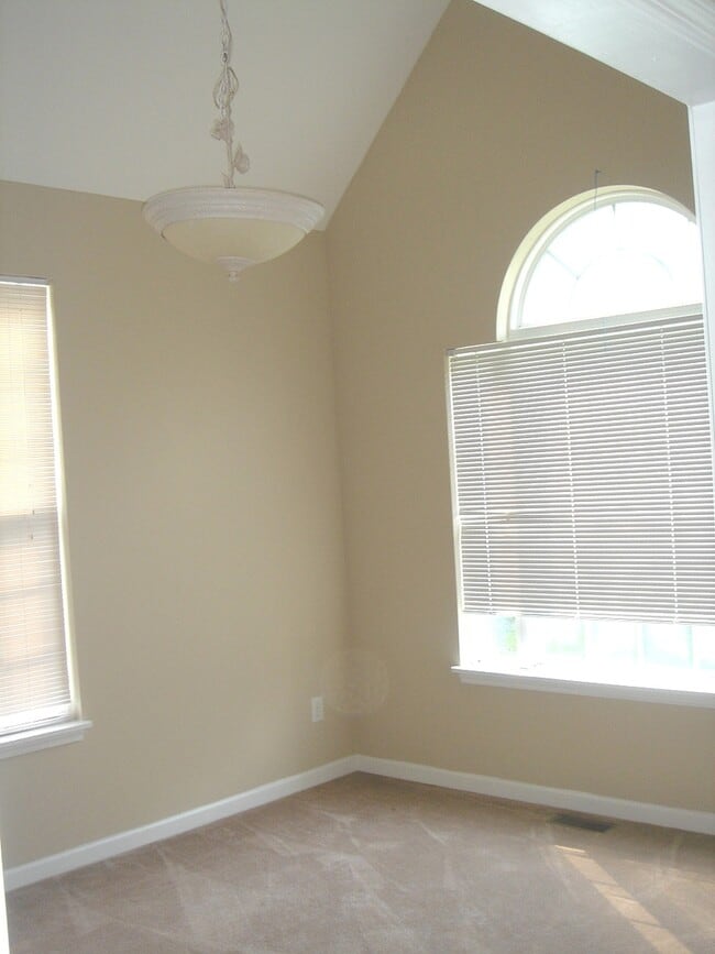 Building Photo - Student friendly! Large 5 BR, near WB and UNCW fireplace,  2 car garage , deck