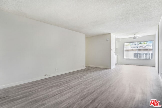 Primary Photo - 1134 N Clark St