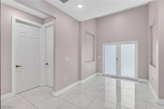 Building Photo - 702 Norman Ave N