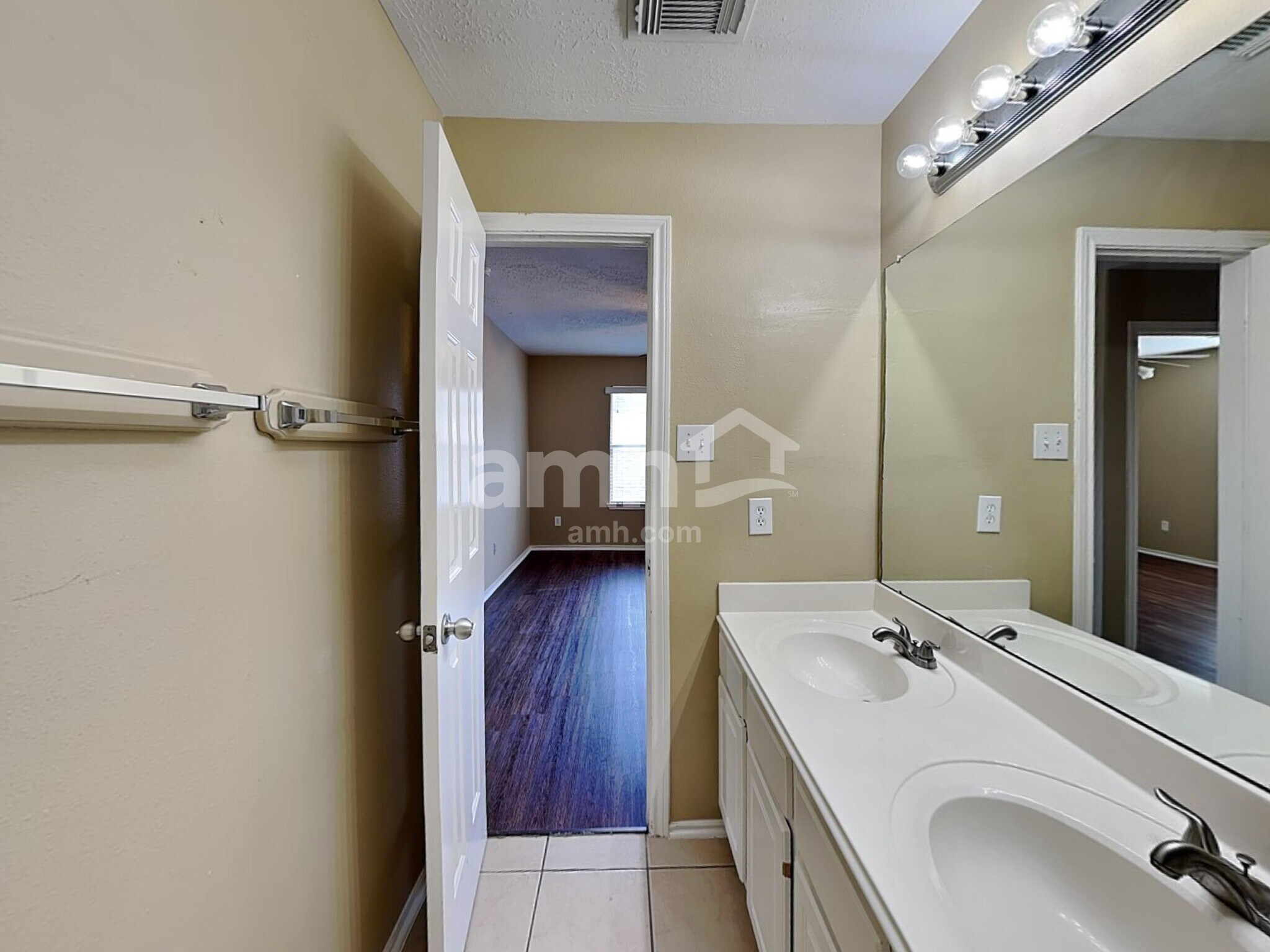 Building Photo - 26881 Armor Oaks Dr