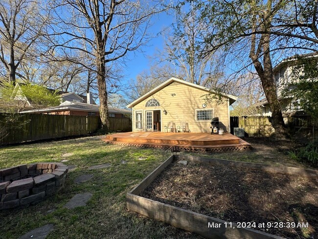 Building Photo - Gorgeous 2 bedroom /2 bath house available...