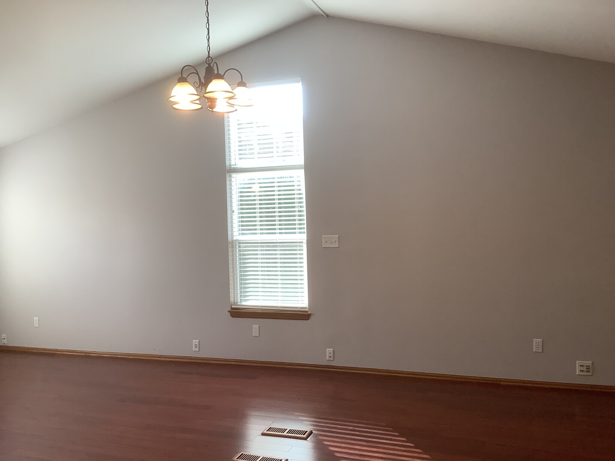 Building Photo - 1057 Kennedy Dr