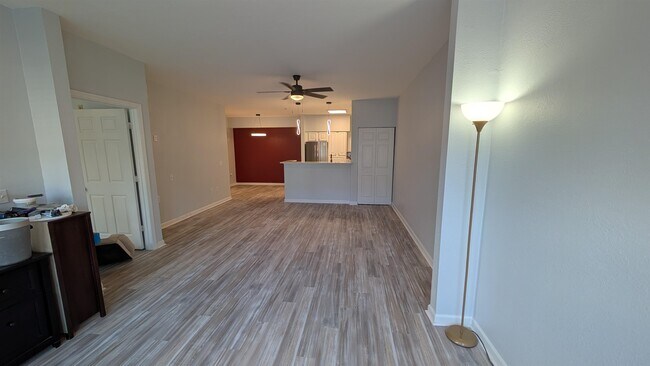 Building Photo - 2801 Chancellorsville Dr