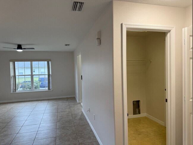 Building Photo - Spacious 4 bedroom home in Lake Mary