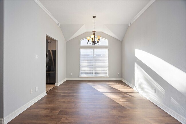 Building Photo - 15018 Summer Knoll Ln