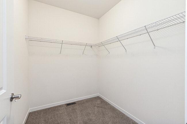 Building Photo - 64 Olympus Dr