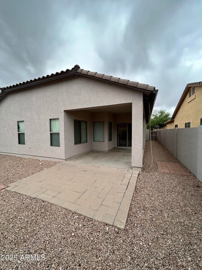 Building Photo - 45168 W Mescal Dr