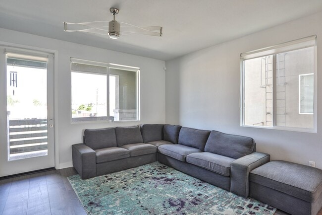Building Photo - 3 bedroom 2.5 bath in Gated Community