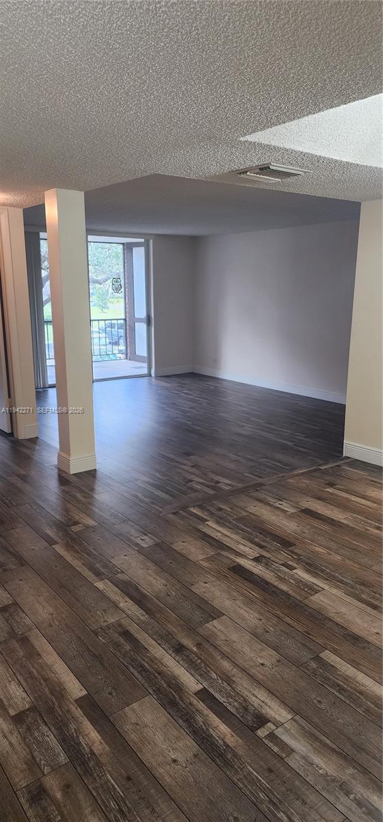 Building Photo - 3670 Inverrary Dr