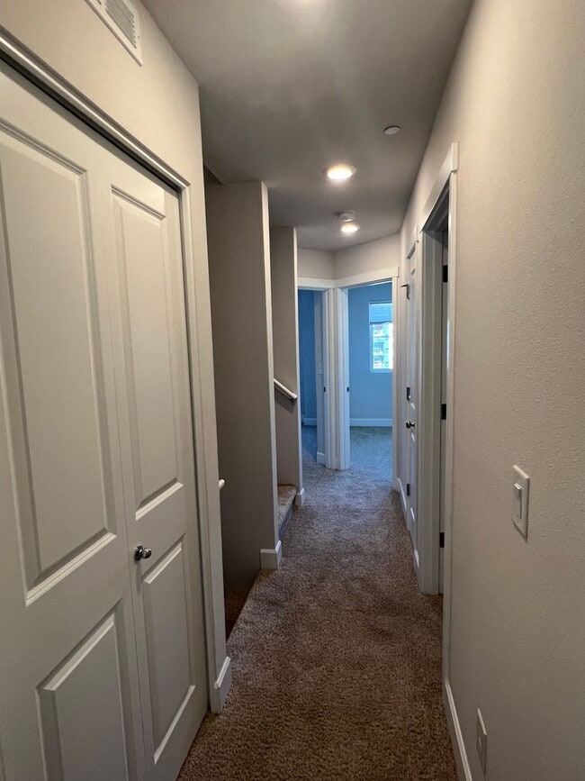 Building Photo - Beautiful 4 Bedroom 3.5 BA Home! Mother in Law Suite, Attached Garage & Top floor Bonus Room!