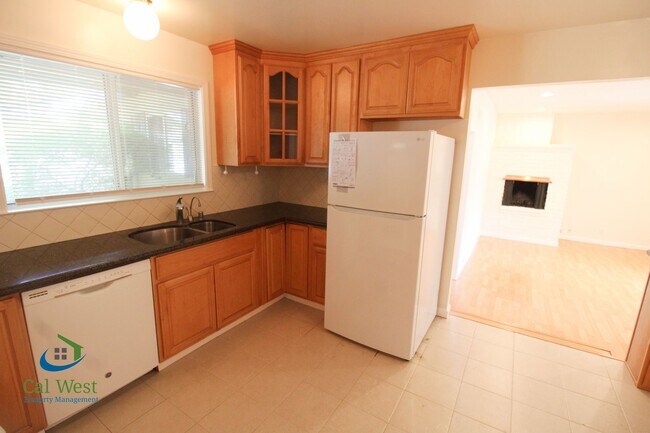 Building Photo - 126 Calado Ave