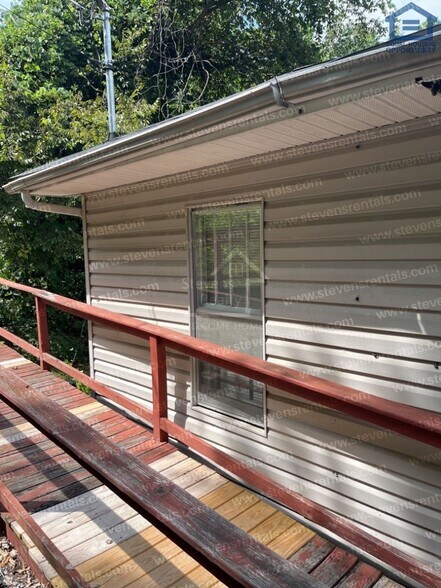 Building Photo - 3810 Provence St