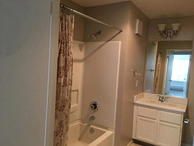 Building Photo - 635 Celebration Ct