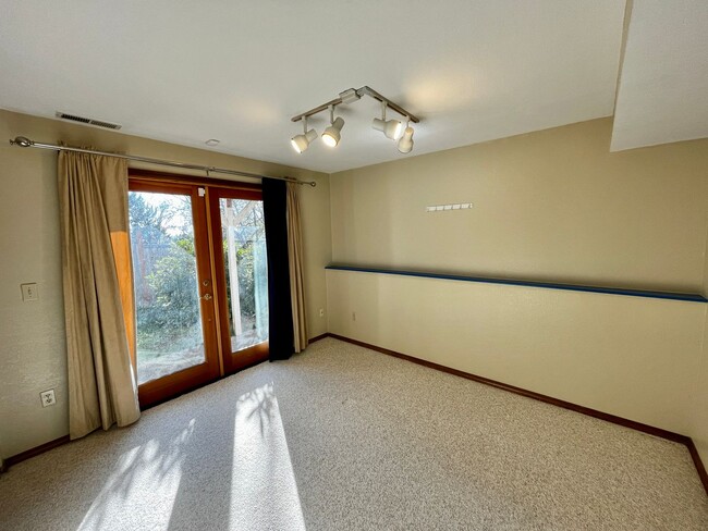 Building Photo - 4 Bedroom, 3 Car Garage Home in CK School ...