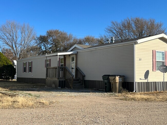 Building Photo - 204 E 1st St