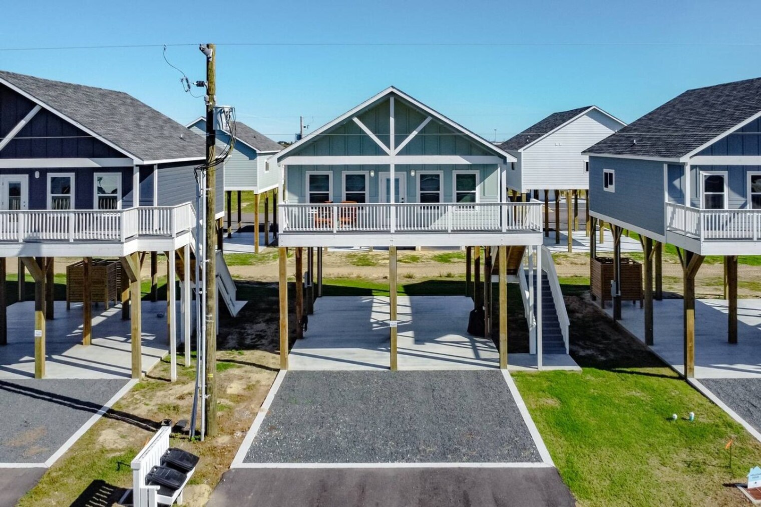 Building Photo - 1037 Sunset Cir