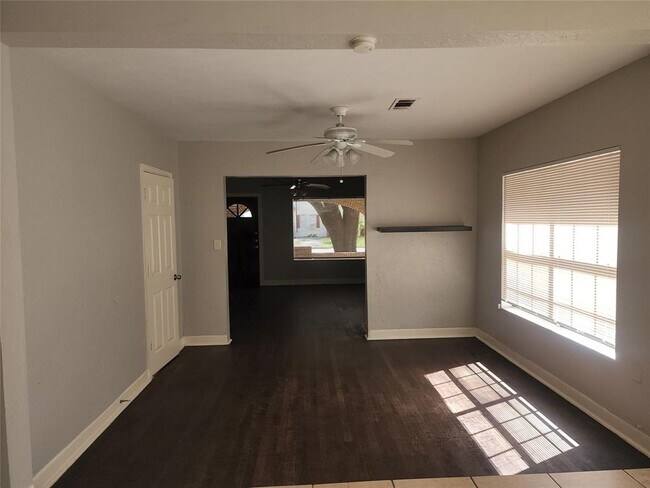 Building Photo - 4203 Polk St
