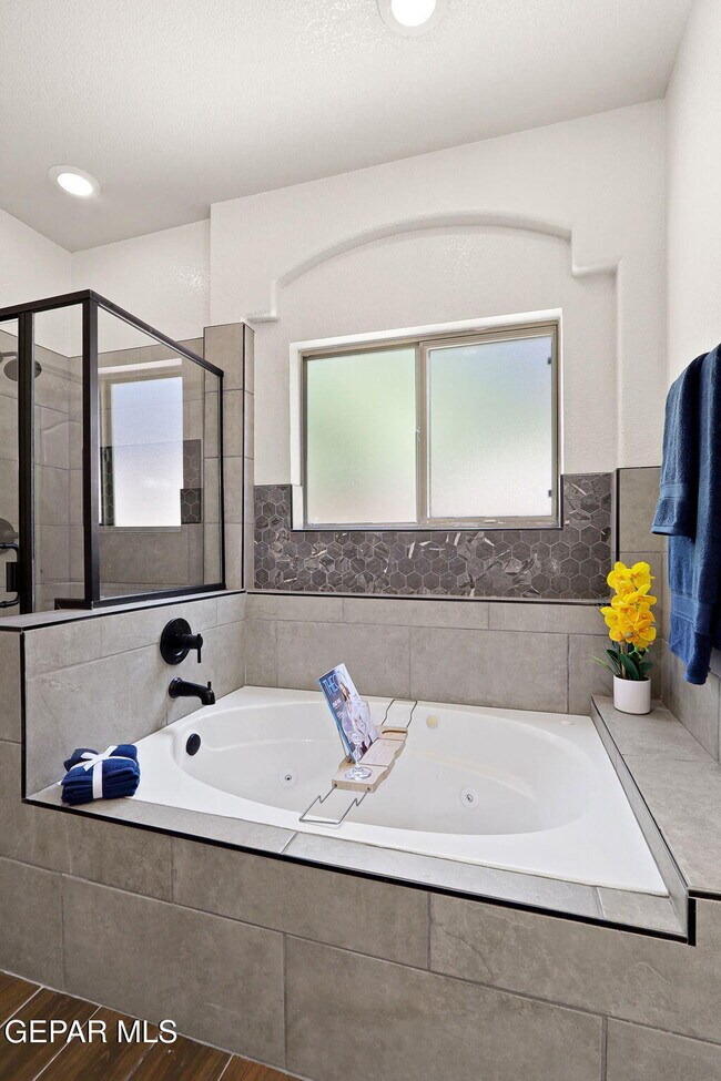 Building Photo - 3121 Tierra Paola Ln