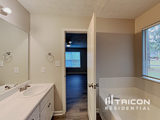 Building Photo - 201 Ranch Ct