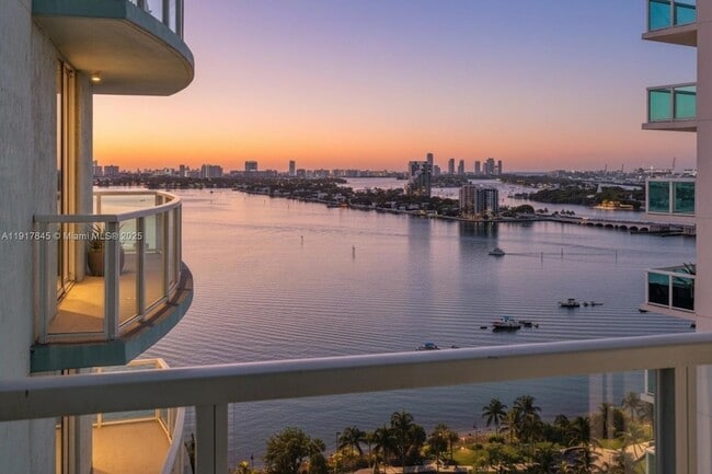 Building Photo - 1900 N Bayshore Dr