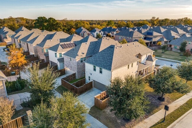 Building Photo - 630 Bridge St