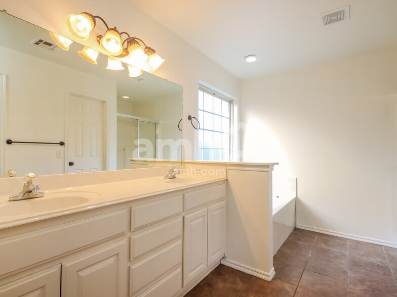 Building Photo - 1706 W 117th St S