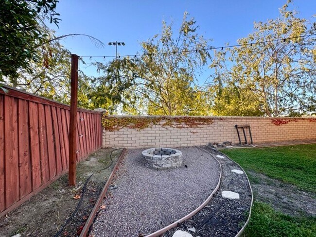 Building Photo - Beautiful Redhawk home located directly ac...