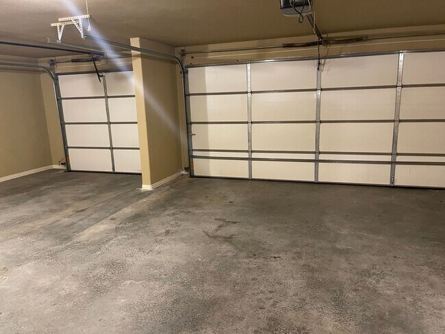 Building Photo - 405 Cherry St