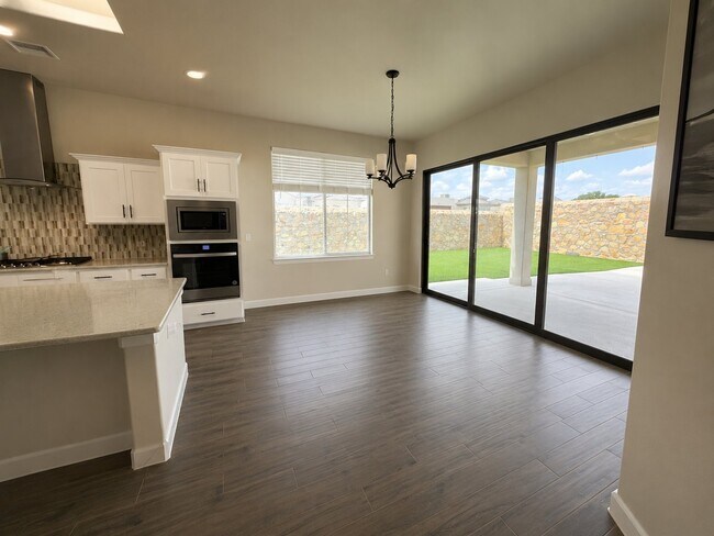 Building Photo - 876 Eastwell Dr
