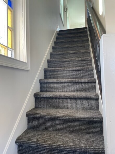 Building Photo - 32 Oakland St