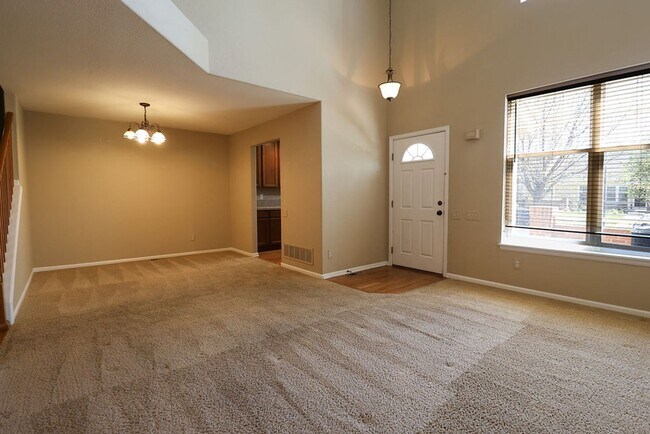 Building Photo - Beautiful Updated Town Home in Fort Collins