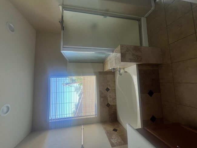 Building Photo - 10335 W Robin Ln