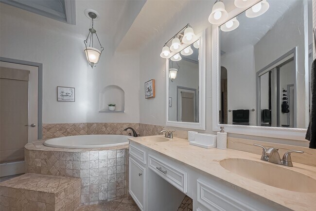 Building Photo - 30411 Arborg Dr