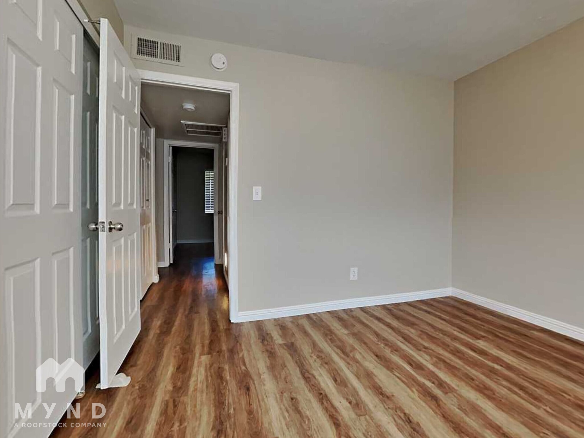 Building Photo - 818 E Piute Ave