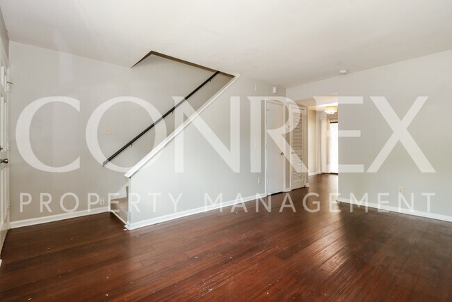 Building Photo - Gorgeous Mount Pleasant Townhome