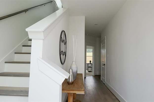 Building Photo - 311 Cyclamen St