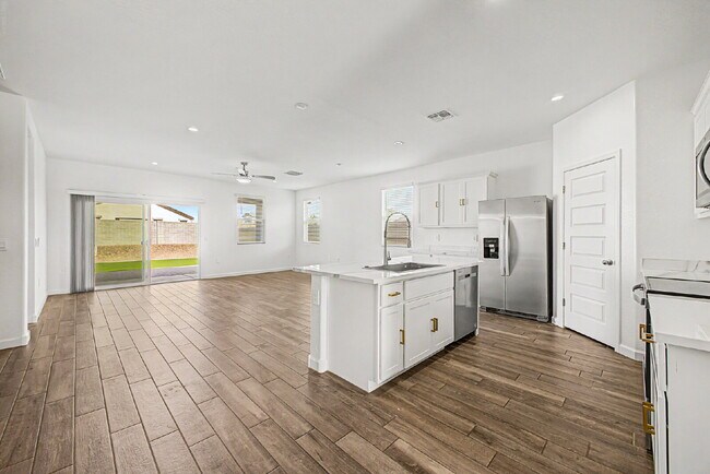 Building Photo - RESORT-STYLE COMMUNITY LIVING + 4 BEDROOMS + SPACIOUS LOFT!