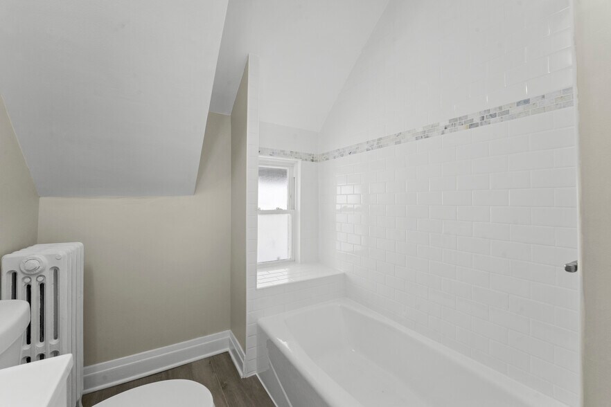 Building Photo - 331 Des Plaines Ave
