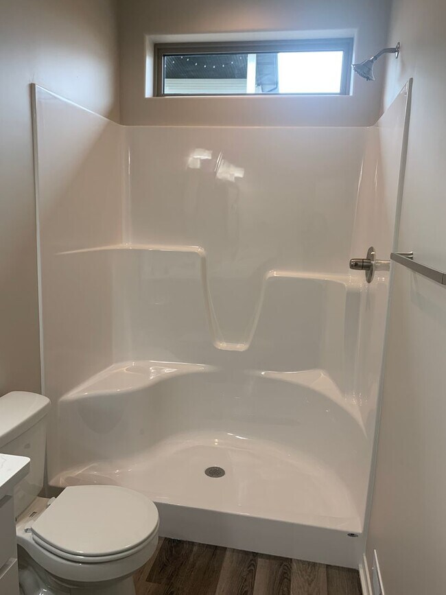 Building Photo - Beautiful 3 bedroom/3 bath daylight ranch townhome in SE Lincoln