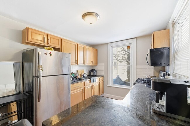 Building Photo - 289 Whiton St