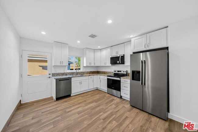 Building Photo - 17623 Burbank Blvd